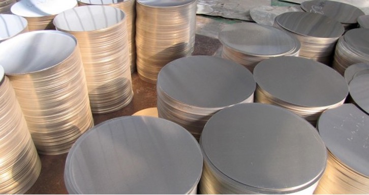 Top view of a line of stacked circular aluminum blanks.